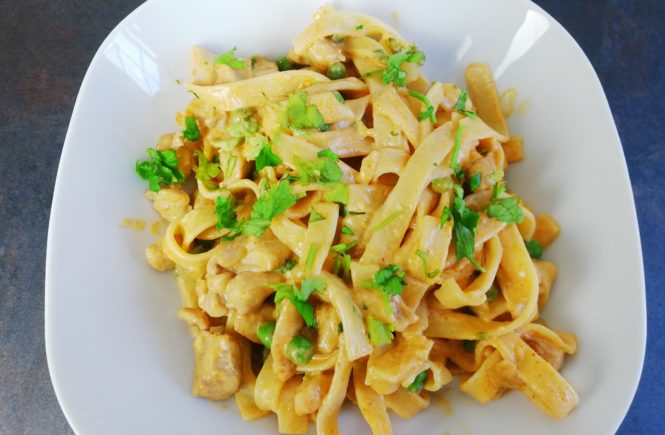 SIMPLE CREAMY CHICKEN AND PEAS TAGLIATELLE