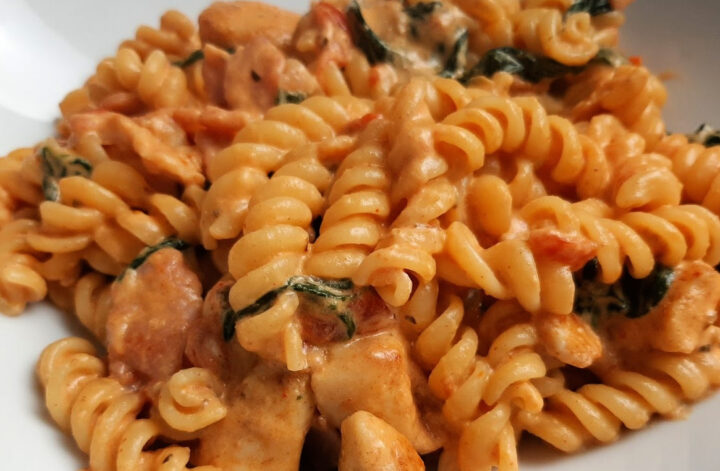 CHICKEN PASTA WITH BACON AND SPINACH IN A CREAMY TOMATO SAUCE