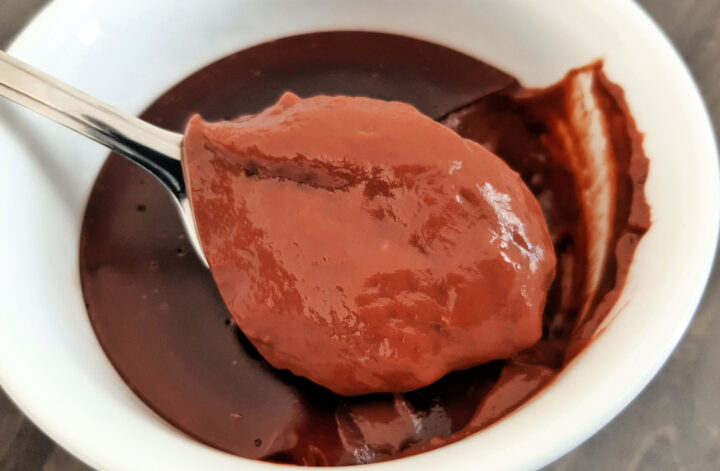 SIMPLE HOMEMADE CHOCOLATE PUDDING