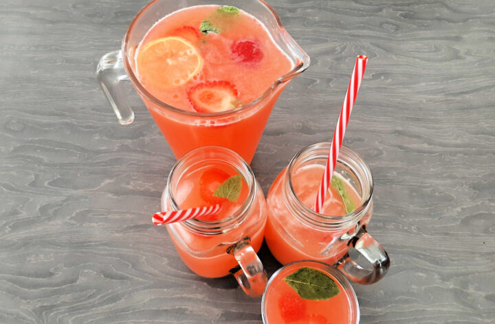 FRESH HOMEMADE STRAWBERRY & MINT LEMONADE